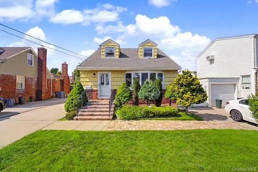 2503 3rd Avenue, East Meadow