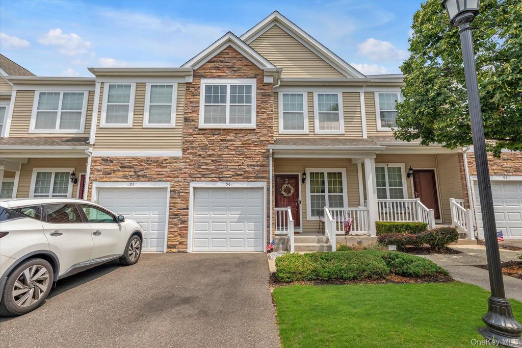 96 Paget Lane, Massapequa