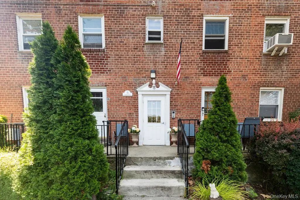 15 Leewood Circle # 1r, Eastchester
