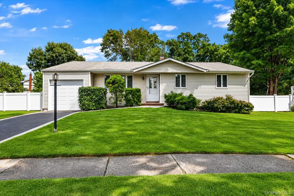 51 Longworth Avenue, Dix Hills