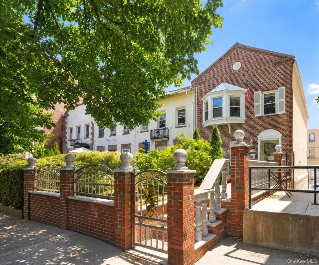 3039 36th Street, Astoria