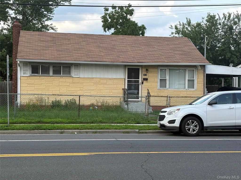 3418 Great Neck Road, Amityville
