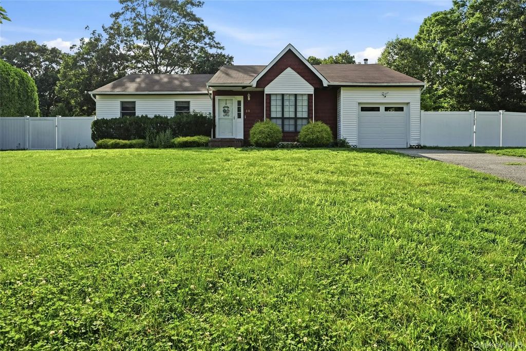 57 Marc Drive, Ridge