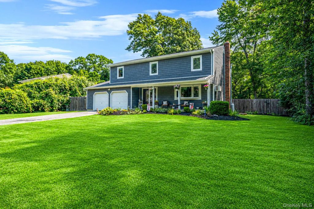 10 Turnpike Boulevard, Middle Island