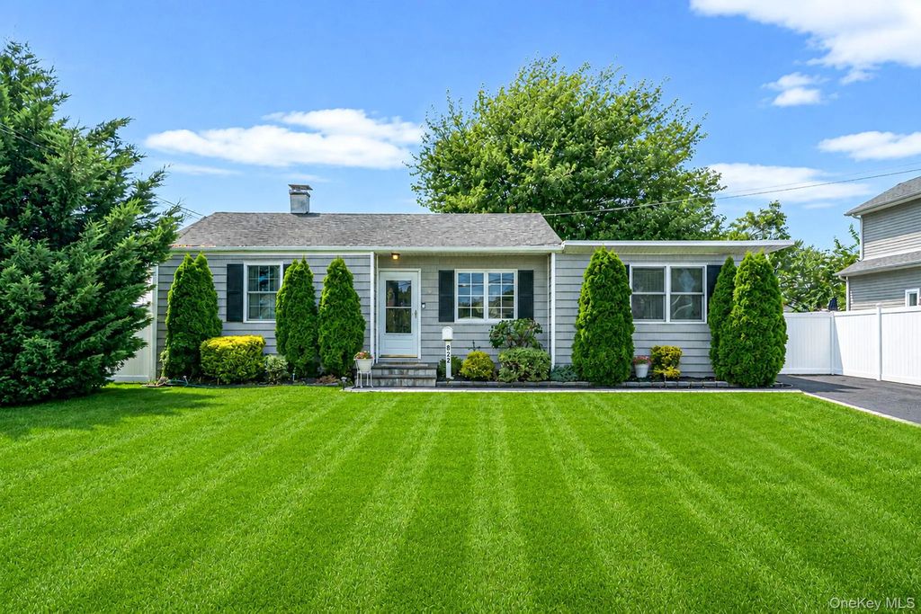 822 Milligan Lane, West Islip