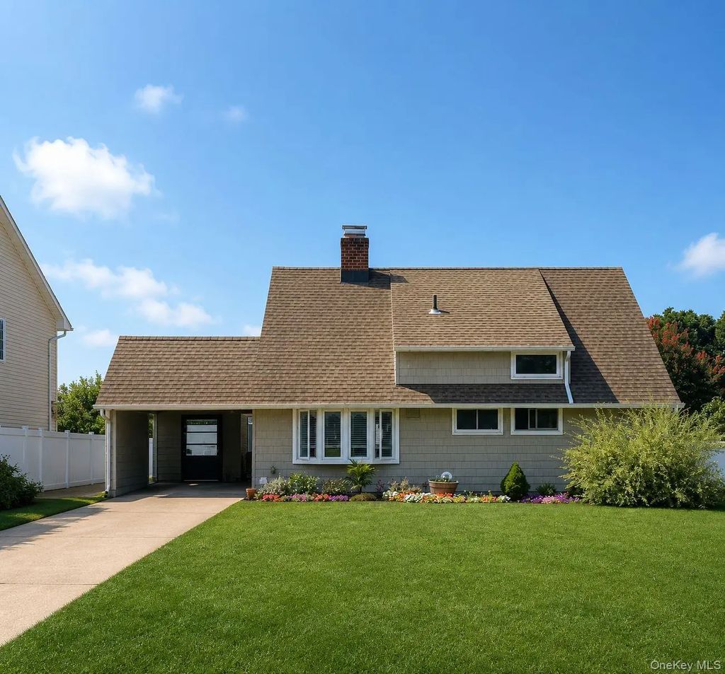 259 Elm Drive S, Levittown