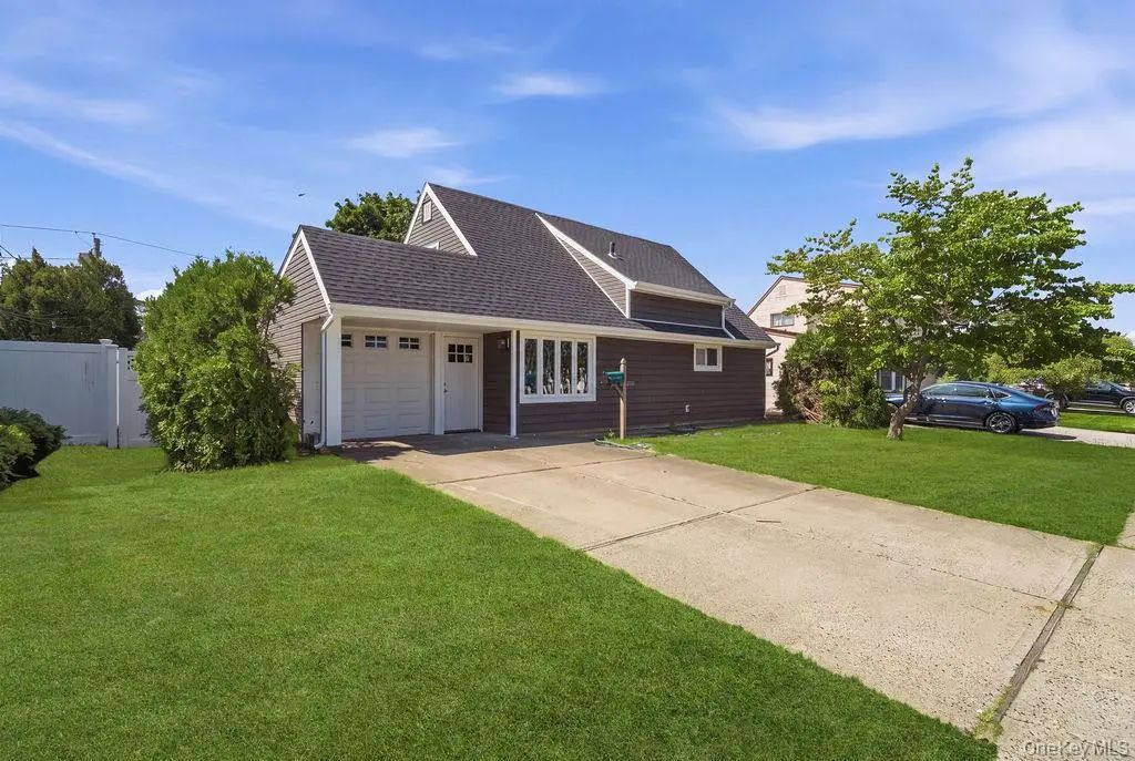 56 Summer Lane, Hicksville