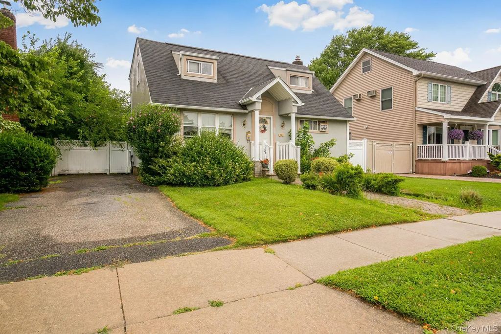 68 Cliff Drive, Hicksville