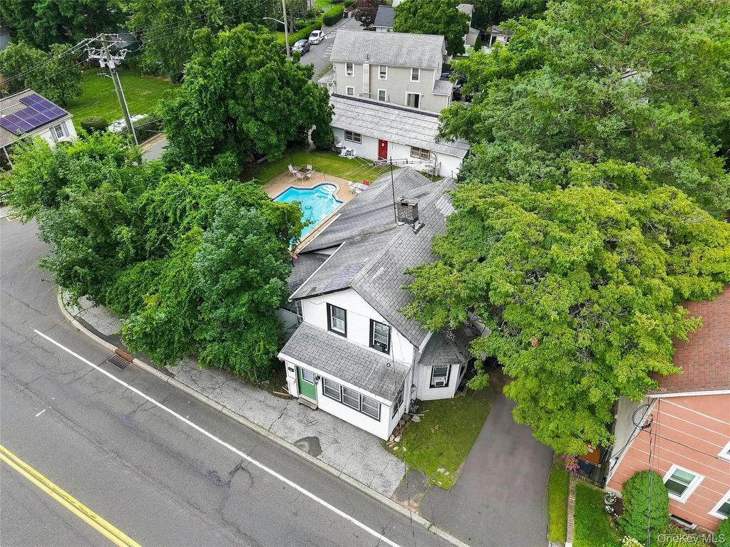 96 Main Street, Garnerville