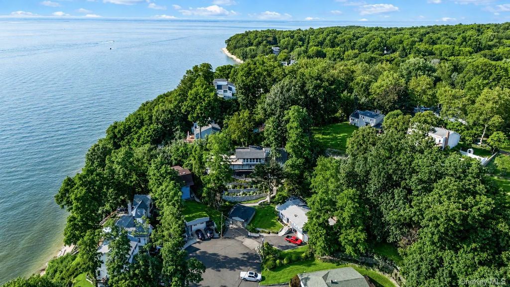 26 Argyle Drive, Northport