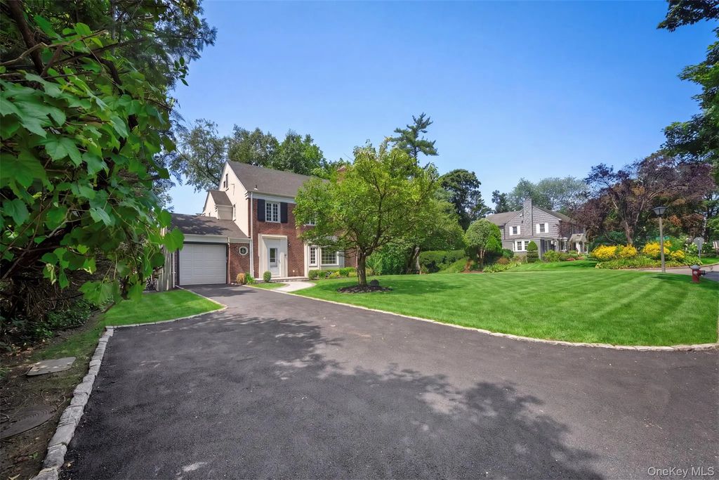 6 Brookbridge Road, Great Neck