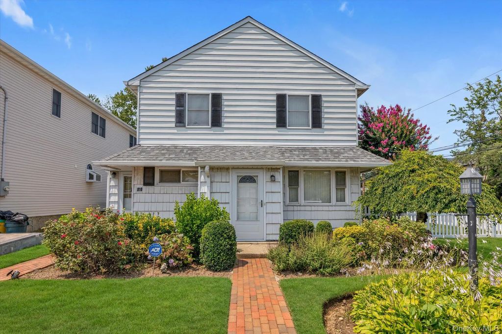 810 Ibsen Street, Woodmere