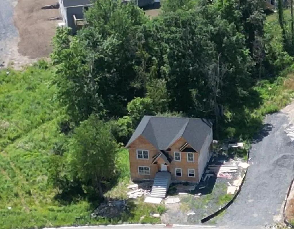 39 Southfield Falls, Monroe