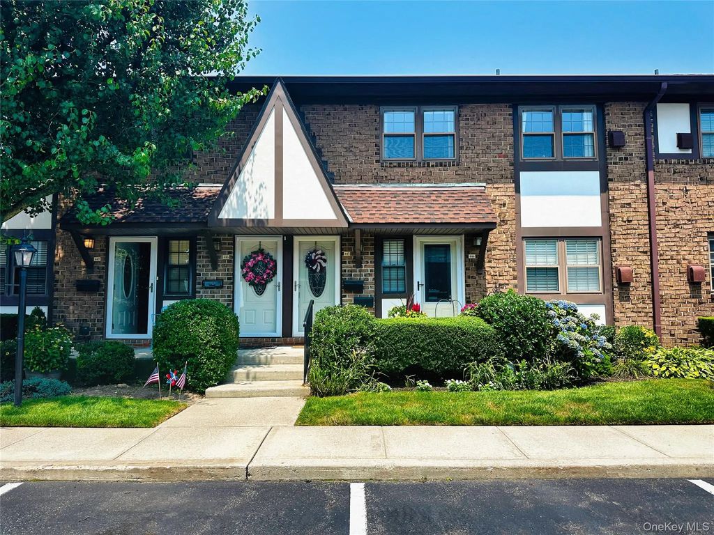445 Mariners Way, Copiague