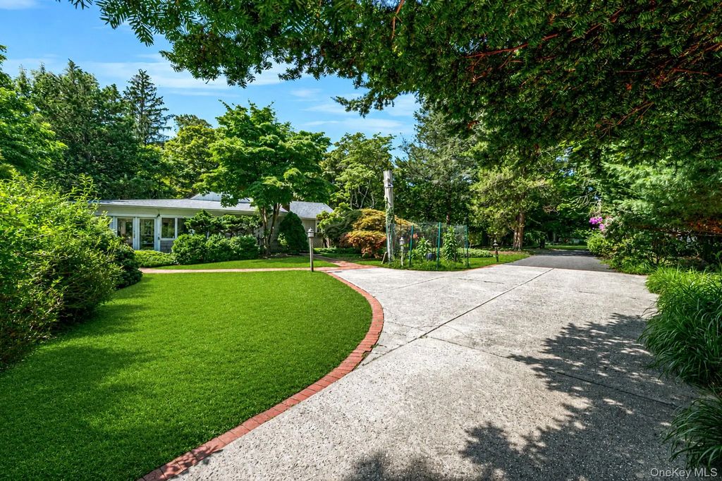 90 Locust Lane, Northport