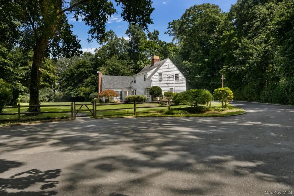 1 Stonegate Lane, Old Brookville
