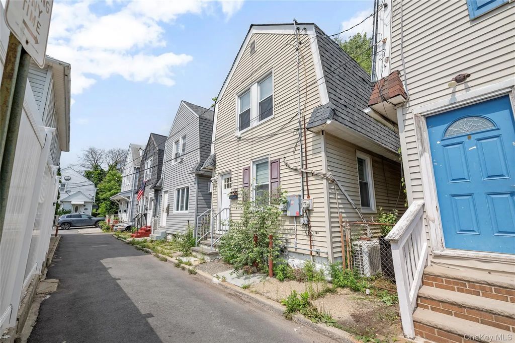 253 Court Place, Cedarhurst