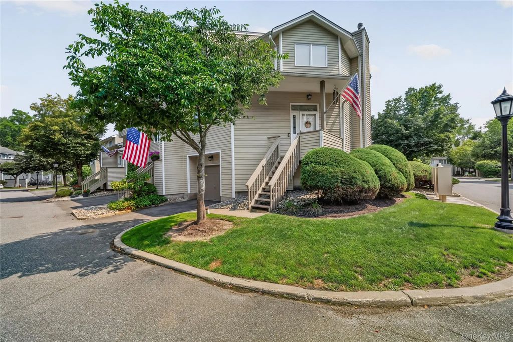 57 Village Green, Nanuet