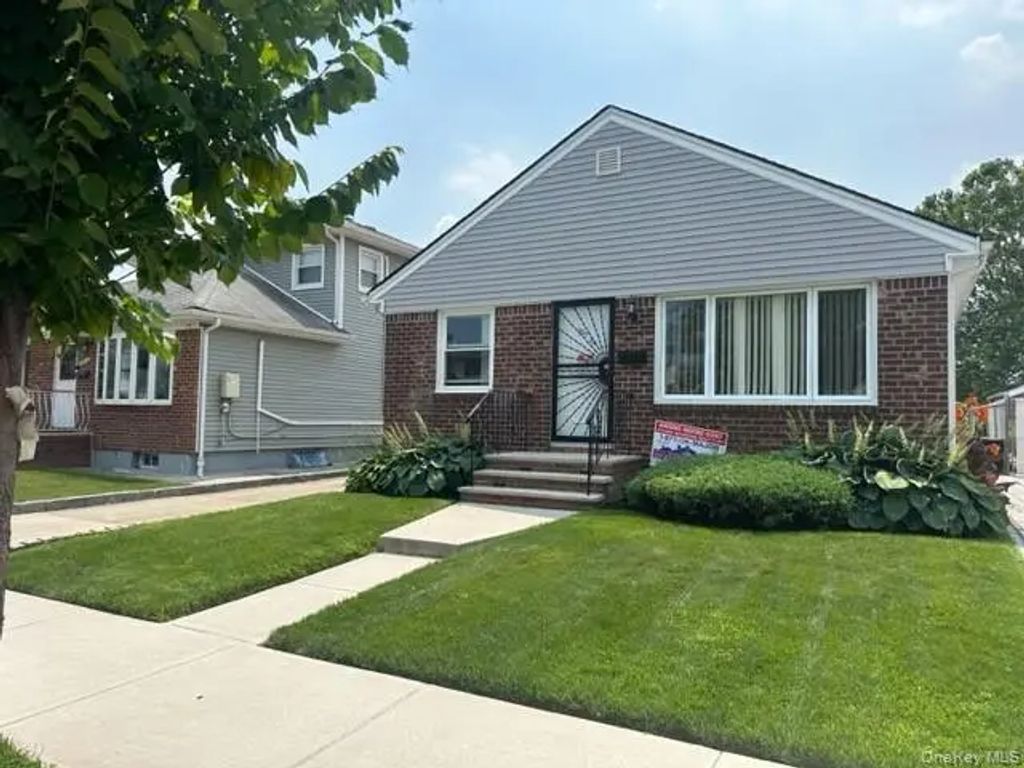15724 20th Avenue, Whitestone