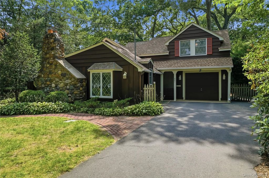 481 Ackerson Boulevard, Brightwaters
