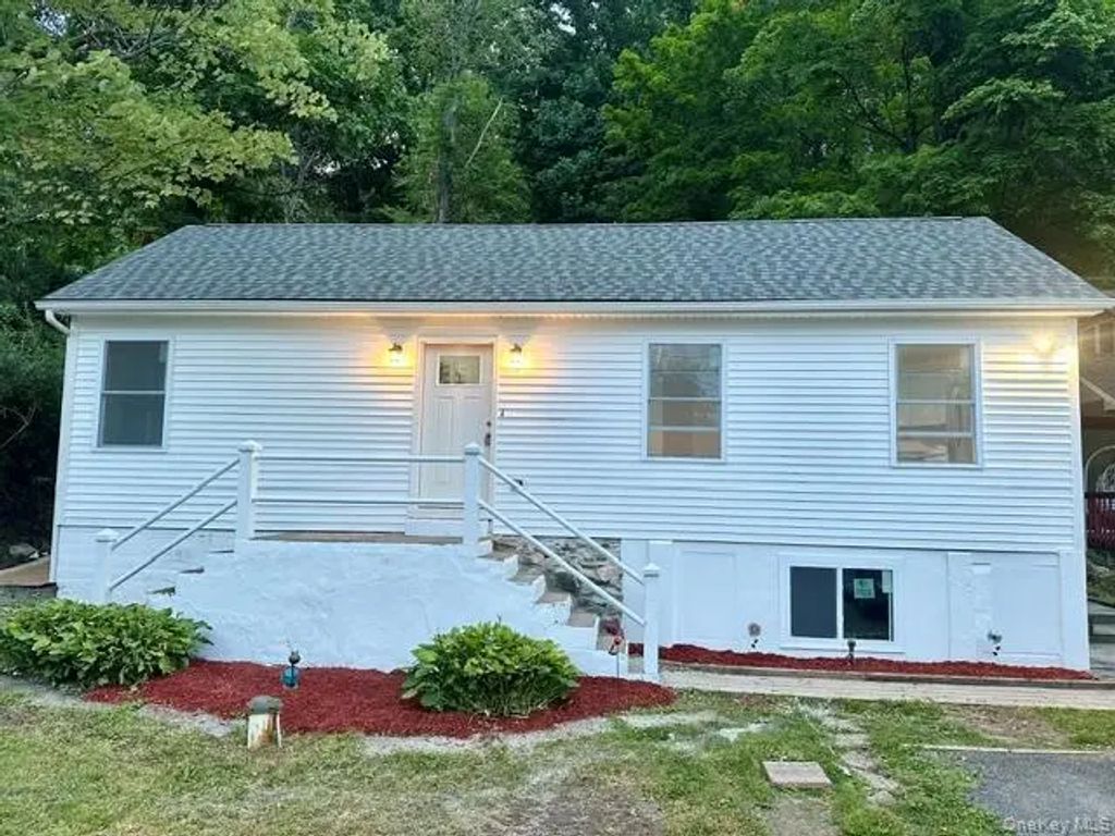 11 Sylvan Trail, Monroe