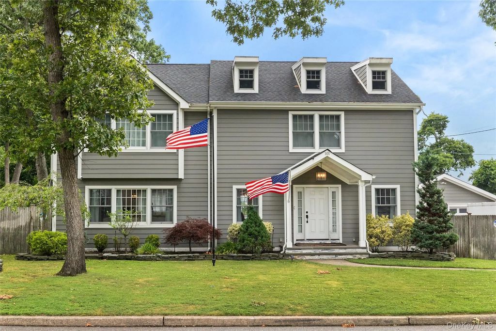 101 Frederick Avenue, Babylon