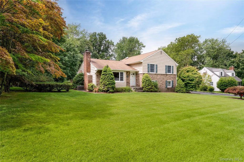 12 William Penn Drive, Stony Brook