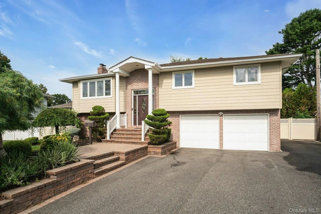 66 Harvest Lane, Commack