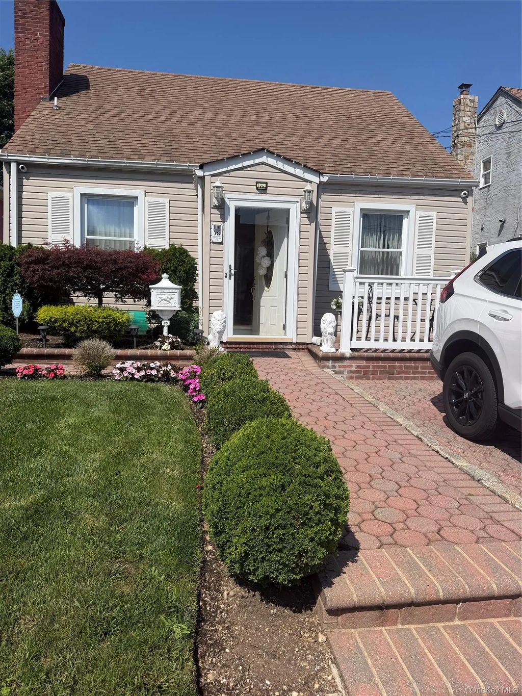 75 Maplewood Avenue, Hempstead