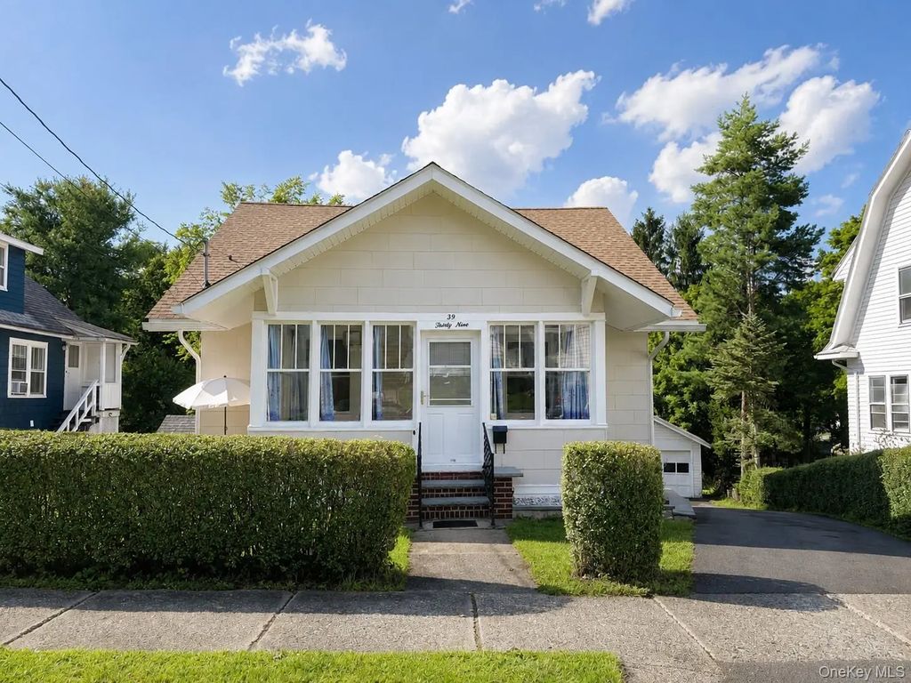 39 California Avenue, Middletown