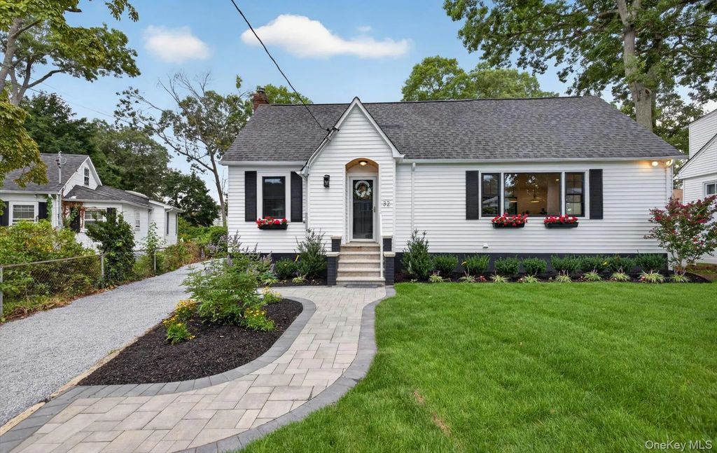 32 Horton Drive, South Huntington