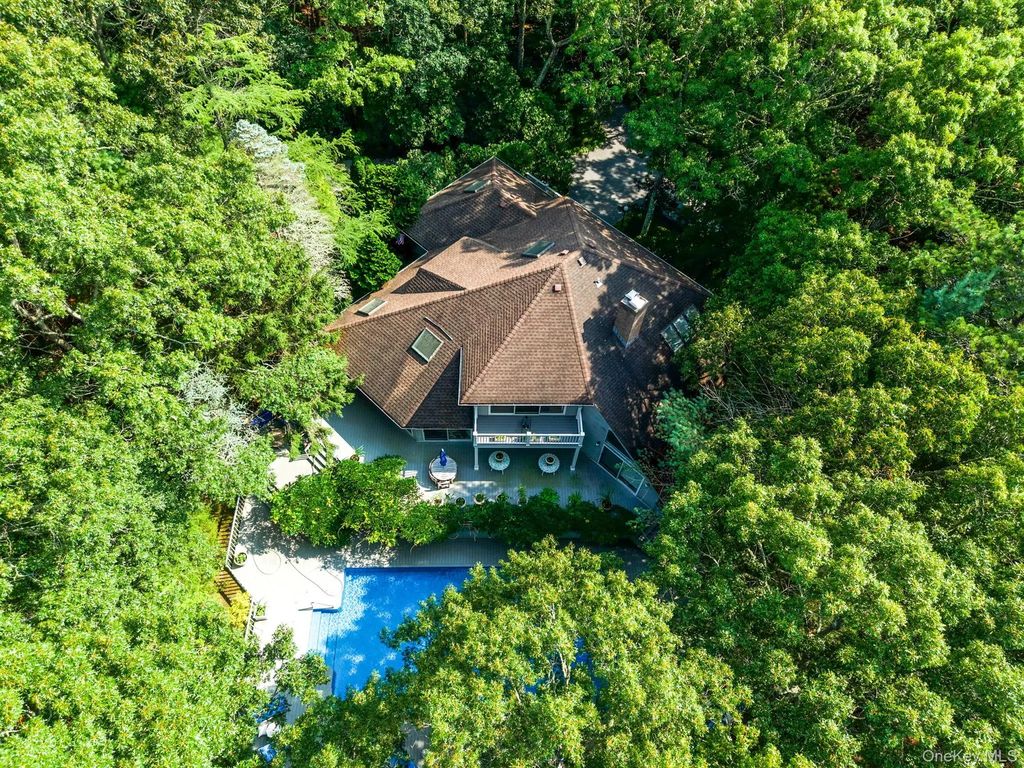 16 Joshuas Path, East Hampton