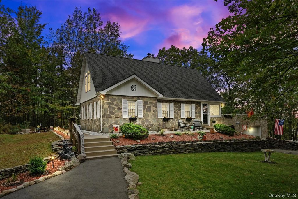 17 Nightingale Trail E, Wurtsboro