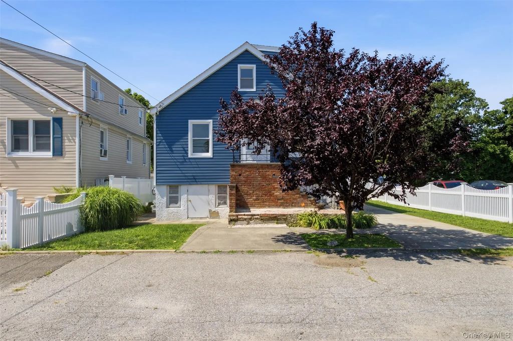 8 5th Street, Bayville
