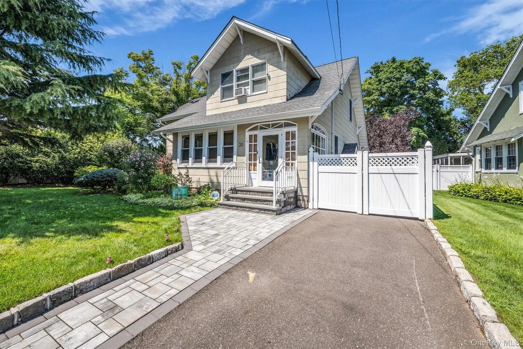30 West Street, Farmingdale