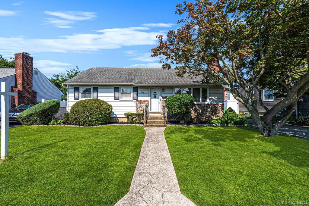 177 10th Street, Bethpage