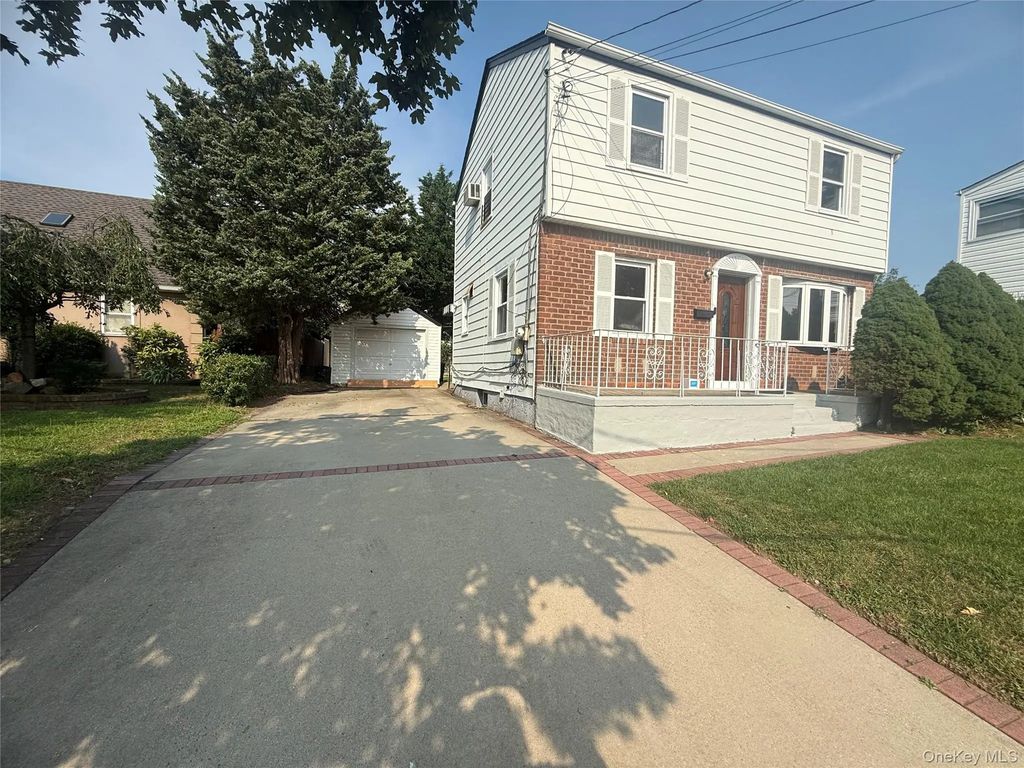 410 Herricks Road, Mineola