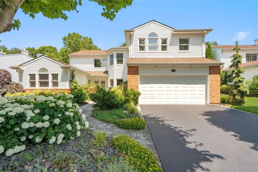 134 Hiland Court, Commack
