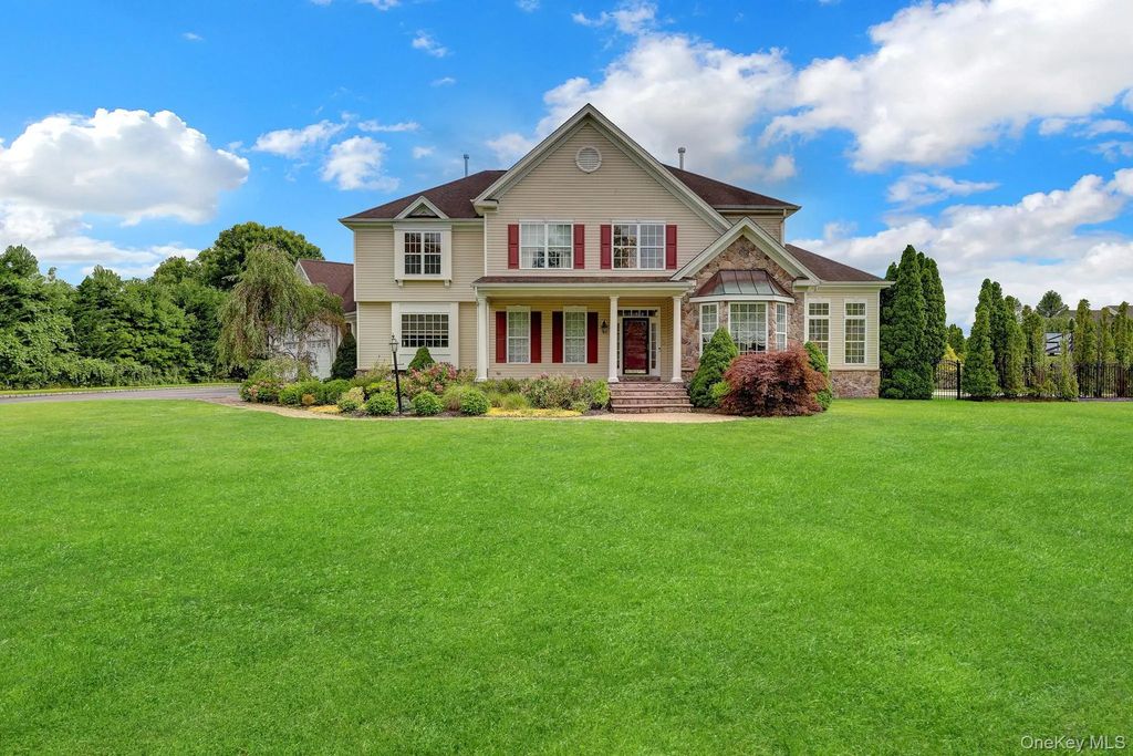 7 Brookline Court, Wading River