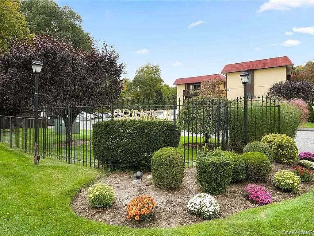 18 Granada Crescent # 2, White Plains