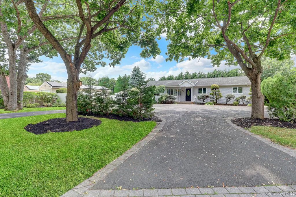 466 W 4th Street, West Islip