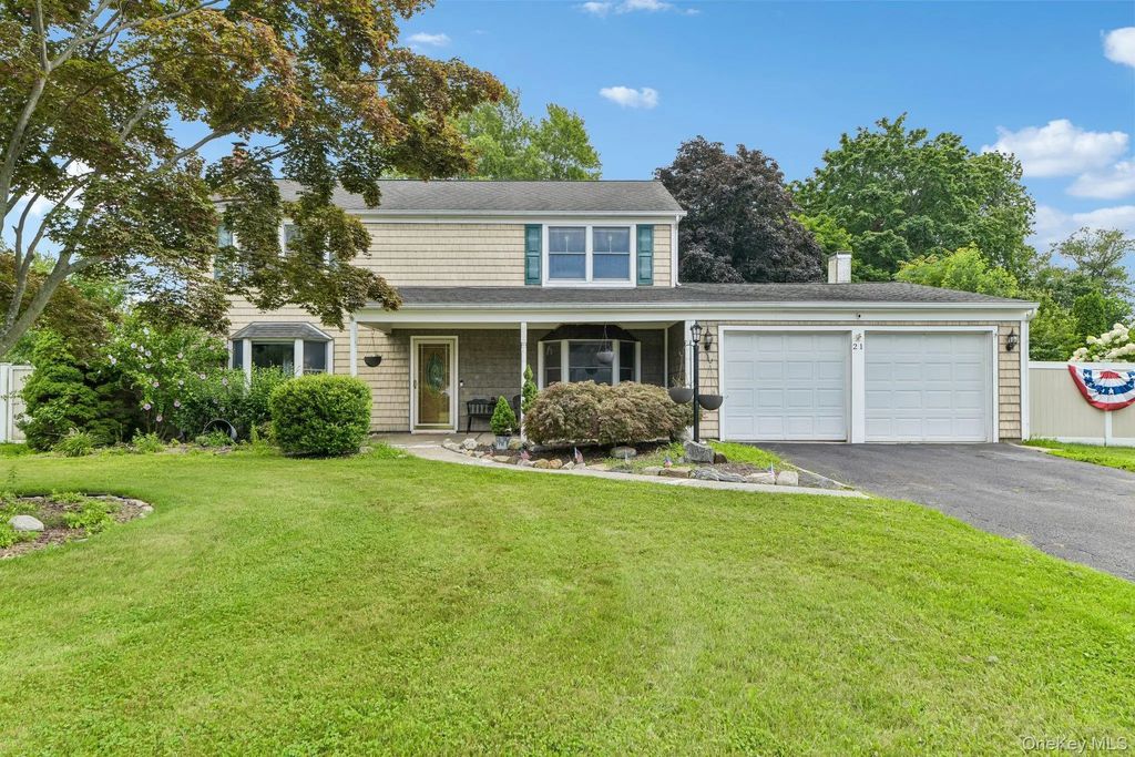 21 Manchester Lane, Stony Brook