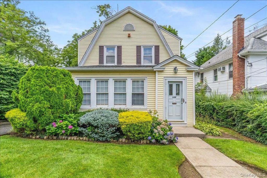 126 Hampshire Road, Great Neck