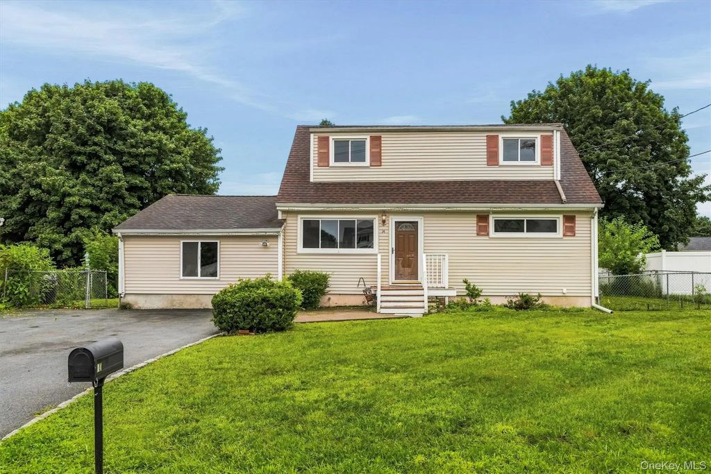 14 Robyn Drive, Monroe