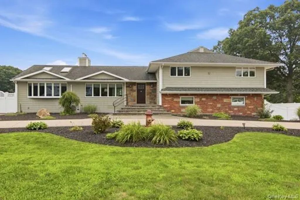 60 Hawthorne Street, Selden