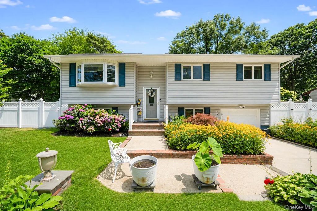 109 Midland Boulevard, Ronkonkoma