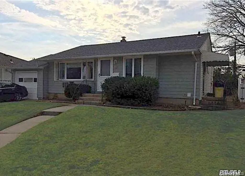 161 Dartmouth Drive, Hicksville