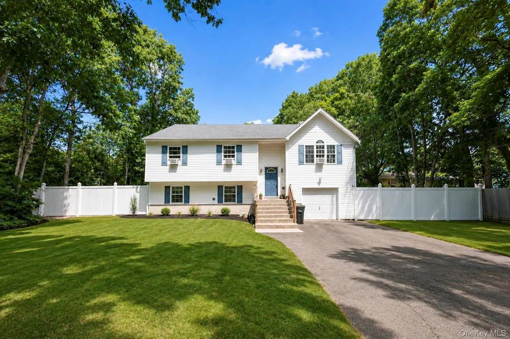 71 Barton Avenue, Patchogue