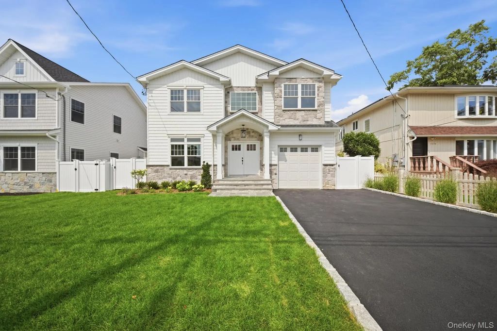 1586 Maeder Avenue, Merrick