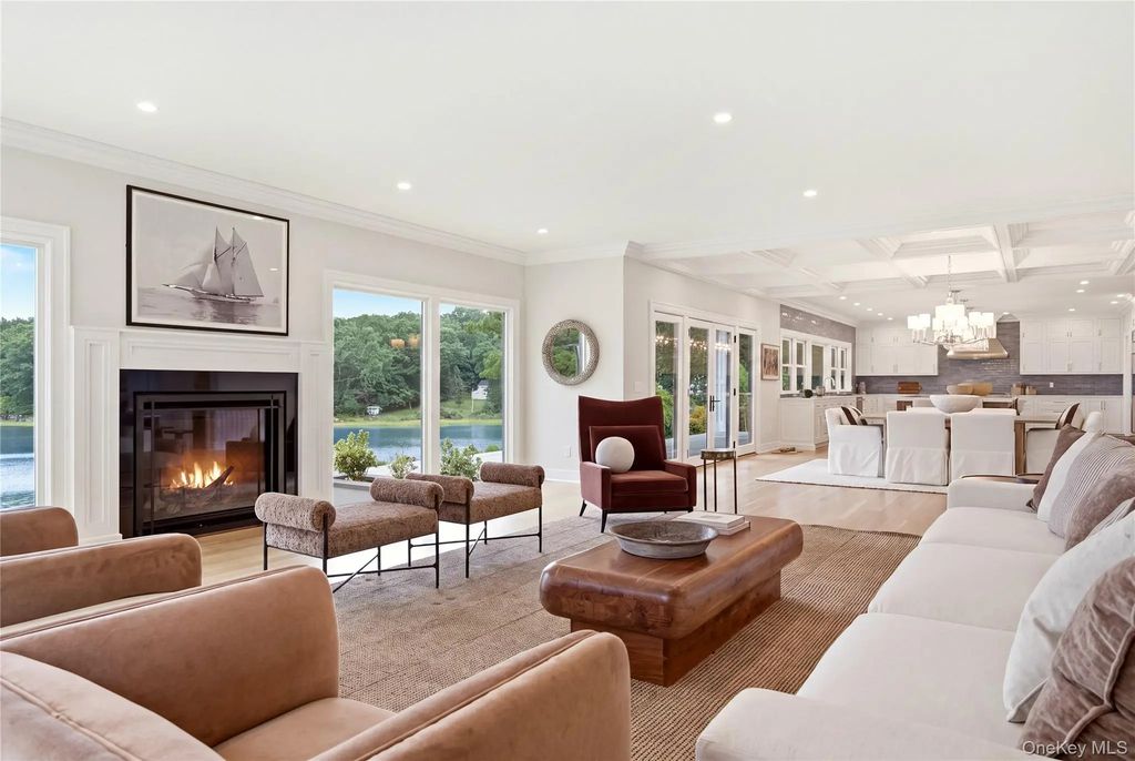 106 Cove Road, Northport